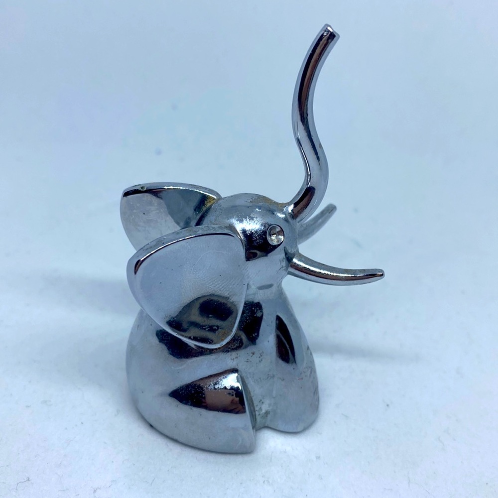 Umbra silver coloured elephant ring holder